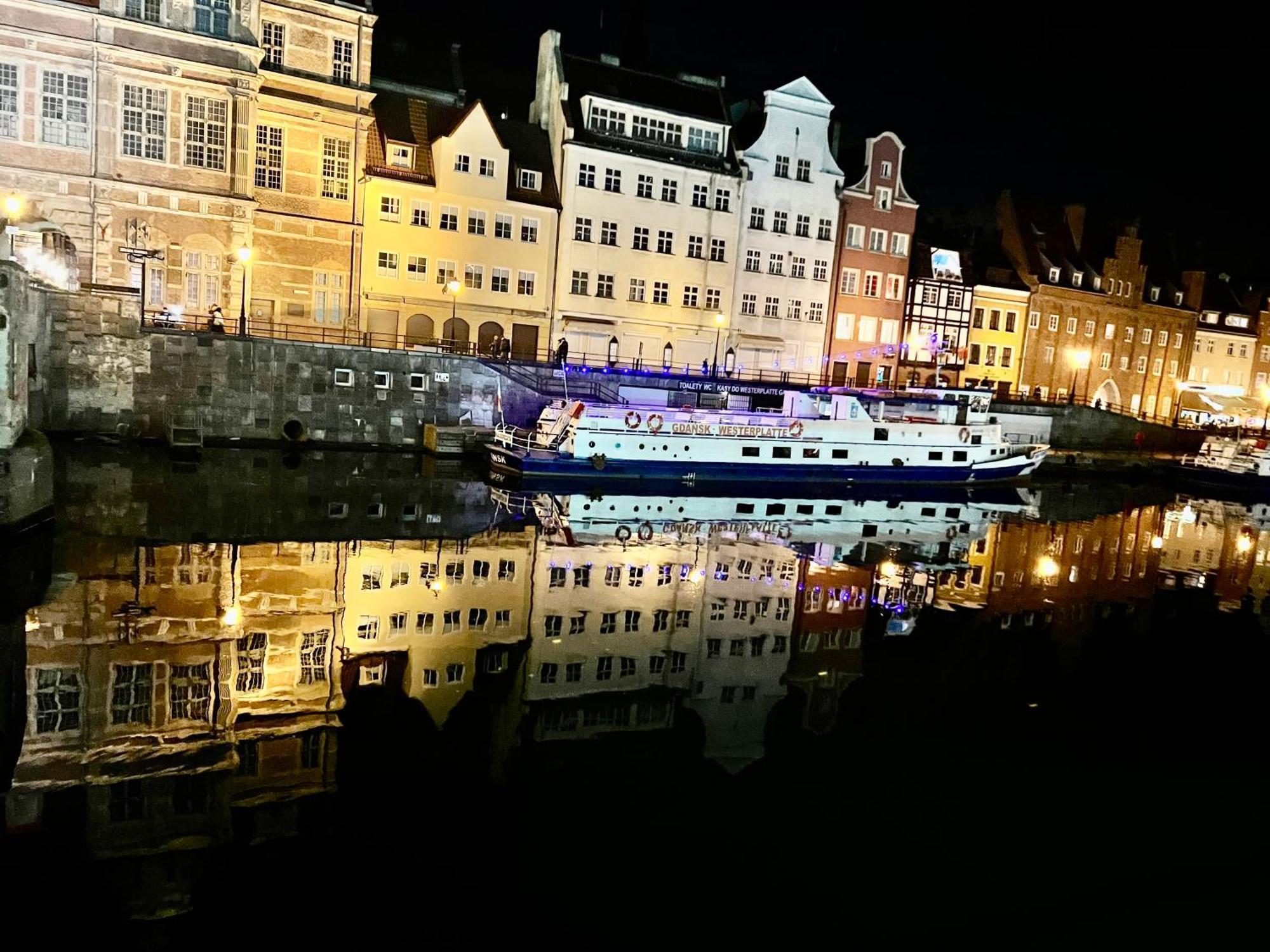 Baltic Riviera Apartments - Luxurious Apartment With Patio And River View Gdańsk Kültér fotó
